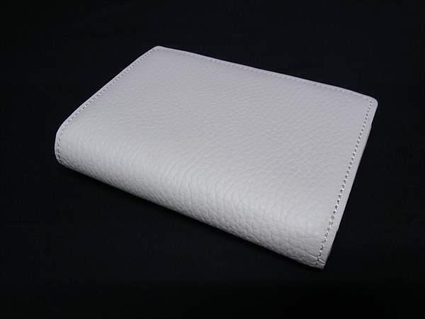 Burberry Bi Fold Leather Billfold White Wallet Clasp Wallet Ivory Closure